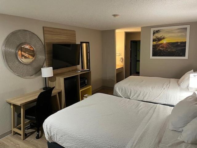 Days Inn By Wyndham Carthage Εξωτερικό φωτογραφία