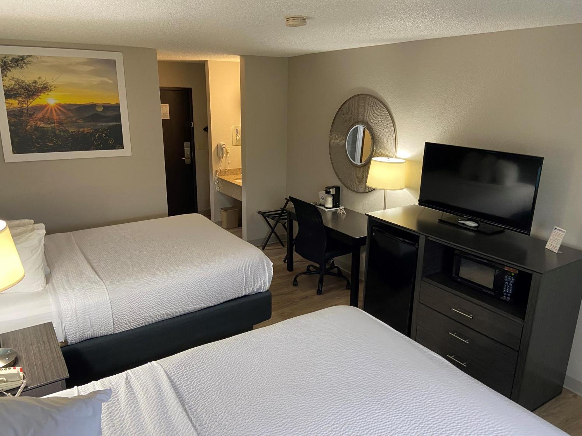 Days Inn By Wyndham Carthage Εξωτερικό φωτογραφία