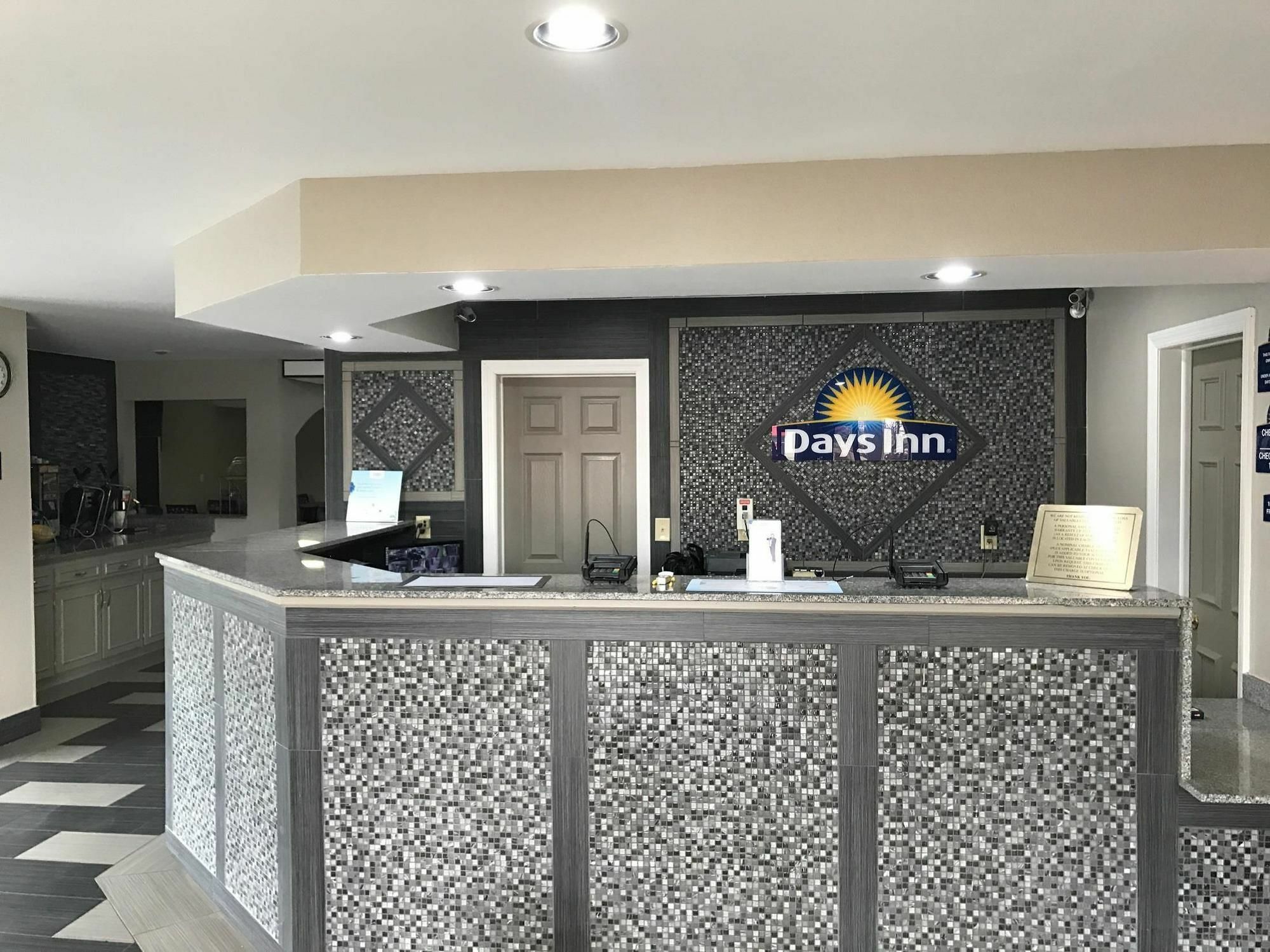 Days Inn By Wyndham Carthage Εξωτερικό φωτογραφία
